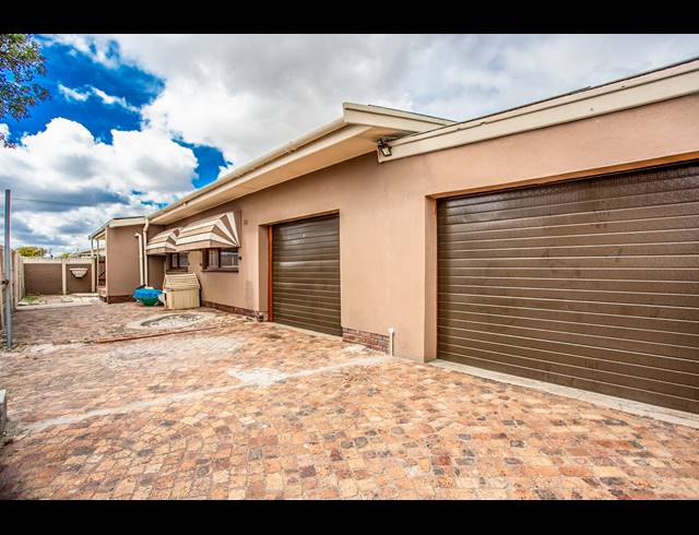 4 BEDROOM FREEHOLD SOLD IN TOWNSEND ESTATE